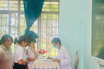 Trung tâm Kiểm soát bệnh tật tỉnh Lâm Đồng tổ chức khám sàng lọc bệnh lao cho học sinh